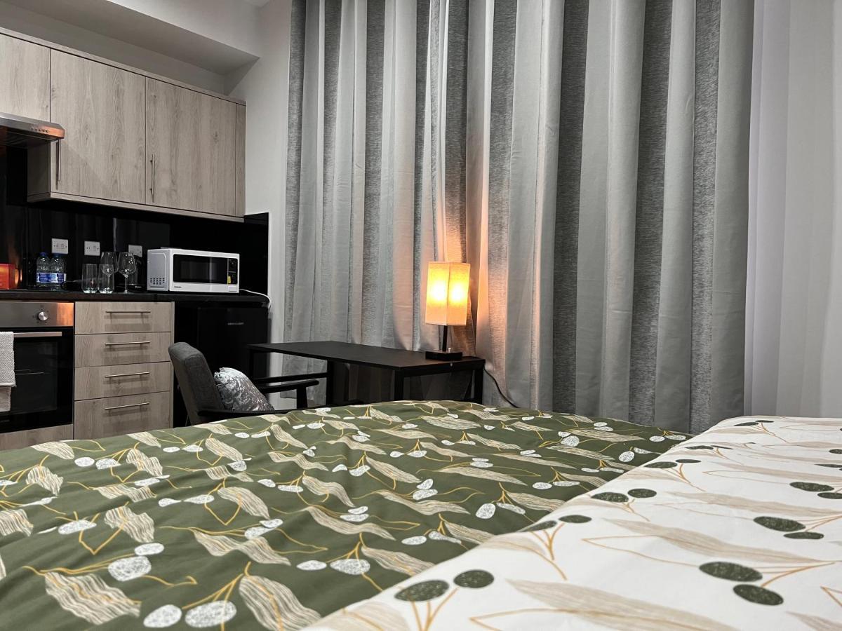 Grand Bleu - London - Next To Piccadilly Line Tube Station & Brand New Facilities Hotel Exterior foto